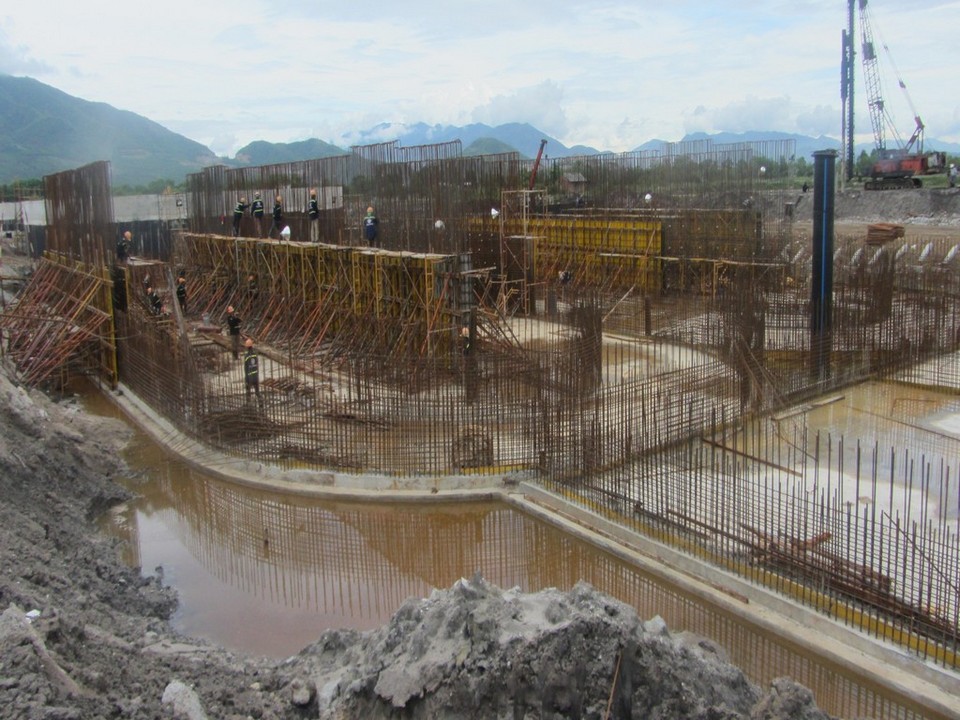 Lap dat thep va cop pha Muong oxy.jpg